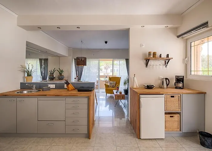 Russelia Right In The Heart Of Rhodes Apartment *